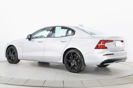 2023 Volvo S60 Recharge Plug-In Hybrid T8 Plus Dark Theme