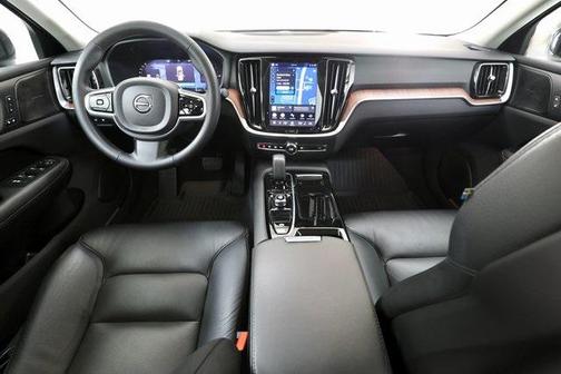 2023 Volvo S60 Recharge Plug-In Hybrid T8 Plus Dark Theme