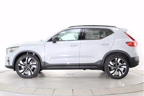 Vapour Grey Metallic 2026 Volvo XC40 Plus, B5 AWD Gas (mild hybrid), Dark
