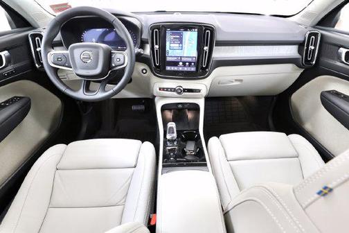 Vapour Grey Metallic 2026 Volvo XC40 Plus, B5 AWD Gas (mild hybrid), Dark
