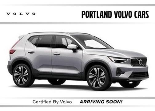 2025 Volvo XC40 B5 Core Bright Theme