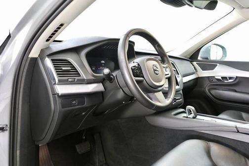 2025 Volvo XC90 B5 Core