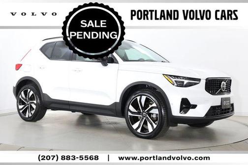 Crystal White 2025 Volvo XC40 B5 Plus Dark Theme
