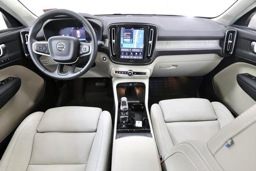 Crystal White 2025 Volvo XC40 B5 Plus Dark Theme