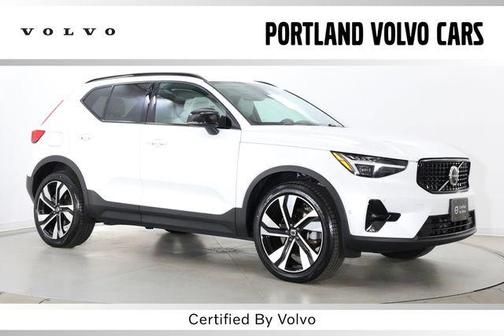 Crystal White 2025 Volvo XC40 B5 Plus Dark Theme