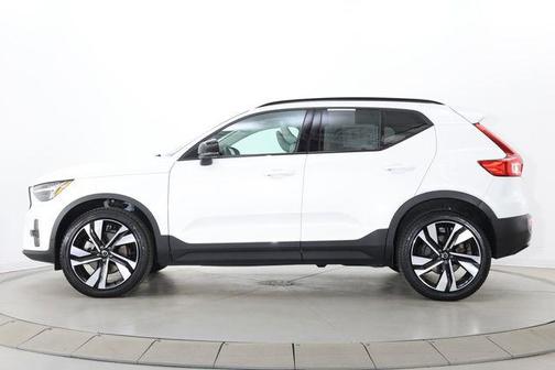 Crystal White 2025 Volvo XC40 B5 Plus Dark Theme
