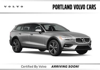2025 Volvo V60 Cross Country Plus, B5 AWD Gas (mild hybrid)