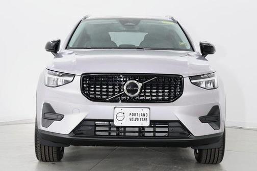 2026 Volvo XC40 B5 Core