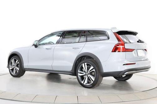 Vapour Grey Metallic 2026 Volvo V60 Cross Country Plus, B5 AWD Gas (mild hybrid)
