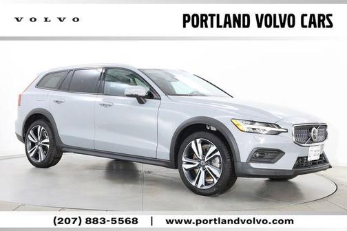 Vapour Grey Metallic 2026 Volvo V60 Cross Country Plus, B5 AWD Gas (mild hybrid)