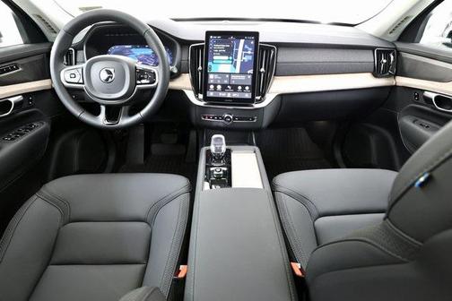 2025 Volvo XC90 B5 Plus 7-Seater