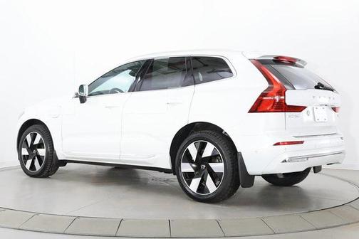 2023 Volvo XC60 Recharge Plug-In Hybrid T8 Plus Bright Theme