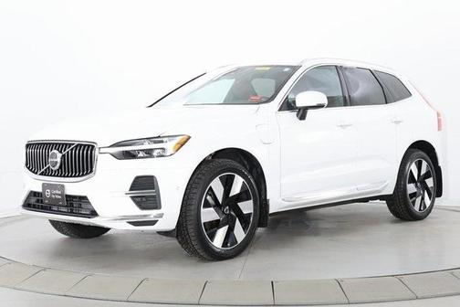 2023 Volvo XC60 Recharge Plug-In Hybrid T8 Plus Bright Theme
