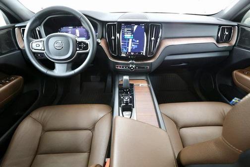 2023 Volvo XC60 Recharge Plug-In Hybrid T8 Plus Bright Theme