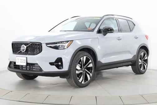 2026 Volvo XC40 Plus, B5 AWD Gas (mild hybrid), Dark