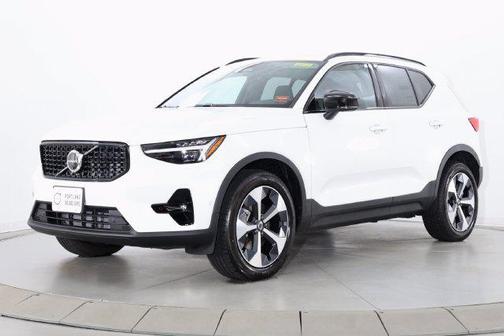 Crystal White 2026 Volvo XC40 Plus, B5 AWD Gas (mild hybrid), Dark