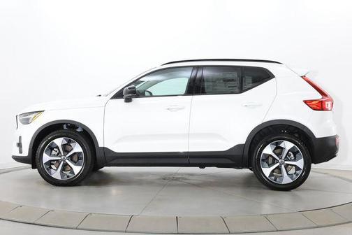 Crystal White 2026 Volvo XC40 Plus, B5 AWD Gas (mild hybrid), Dark