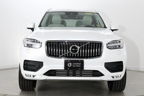 2022 Volvo XC90 T6 Momentum