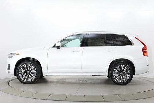 2022 Volvo XC90 T6 Momentum