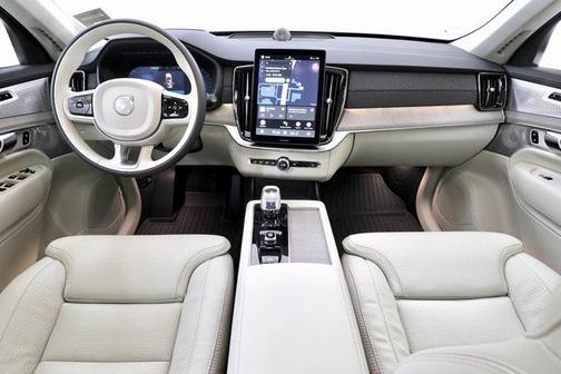 2026 Volvo XC90 B6 Ultra Dark Theme 7-Seater