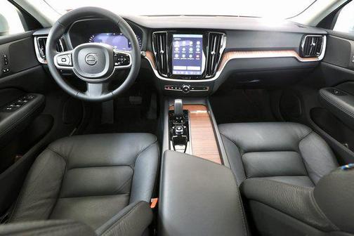 2025 Volvo V60 Cross Country Plus, B5 AWD Gas (mild hybrid)