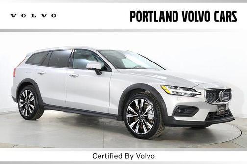 2025 Volvo V60 Cross Country Plus, B5 AWD Gas (mild hybrid)