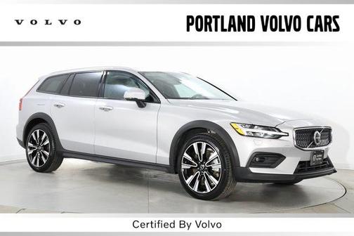 2025 Volvo V60 Cross Country Plus, B5 AWD Gas (mild hybrid)