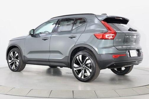 2026 Volvo XC40 B5 Ultra