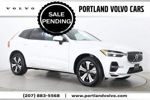 Crystal White Metallic 2023 Volvo XC60 Recharge Plug-In Hybrid T8 Core Bright Theme