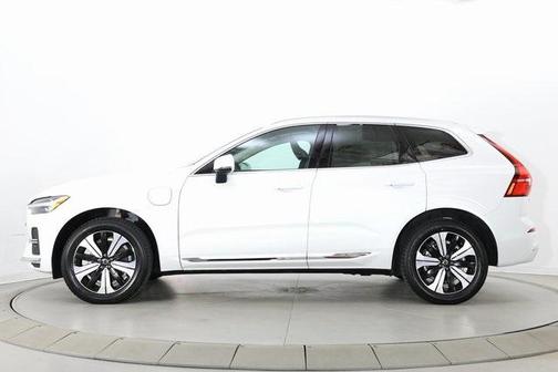2023 Volvo XC60 Recharge Plug-In Hybrid T8 Core Bright Theme