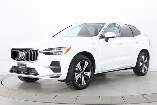 2023 Volvo XC60 Recharge Plug-In Hybrid T8 Core Bright Theme