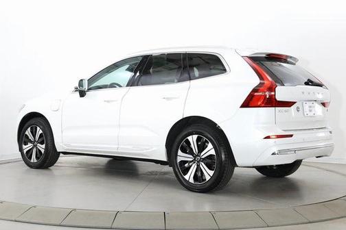 2023 Volvo XC60 Recharge Plug-In Hybrid T8 Core Bright Theme