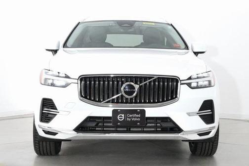 2023 Volvo XC60 Recharge Plug-In Hybrid T8 Core Bright Theme
