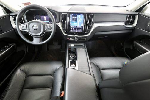 2023 Volvo XC60 Recharge Plug-In Hybrid T8 Core Bright Theme