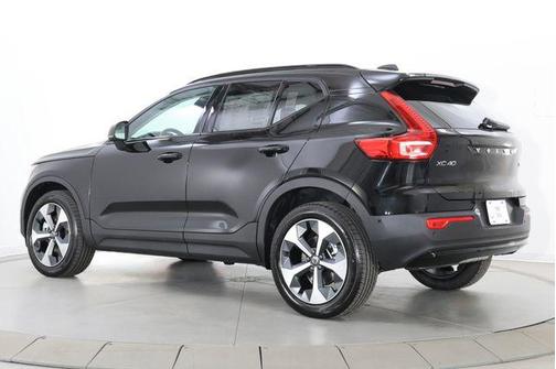 Onyx Black 2026 Volvo XC40 Plus, B5 AWD Gas (mild hybrid), Dark