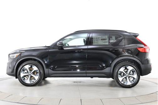 Onyx Black 2026 Volvo XC40 Plus, B5 AWD Gas (mild hybrid), Dark