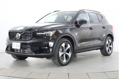 Onyx Black 2026 Volvo XC40 Plus, B5 AWD Gas (mild hybrid), Dark