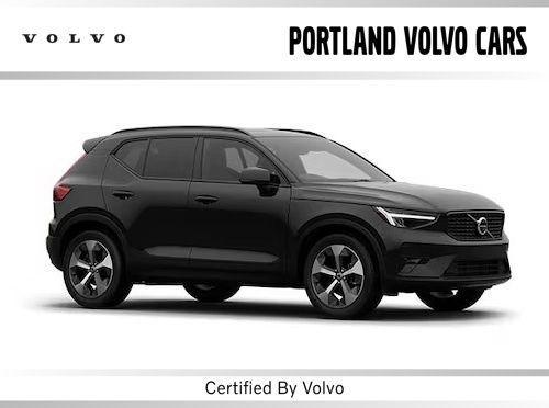 Onyx Black 2025 Volvo XC40 B5 Core Bright Theme