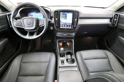 Onyx Black 2025 Volvo XC40 B5 Core Bright Theme