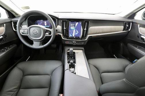2025 Volvo S90 B6 Plus
