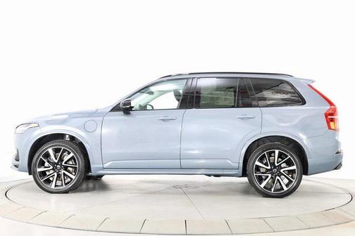 2023 Volvo XC90 Recharge Plug-In Hybrid T8 Plus Dark Theme 7-Seater