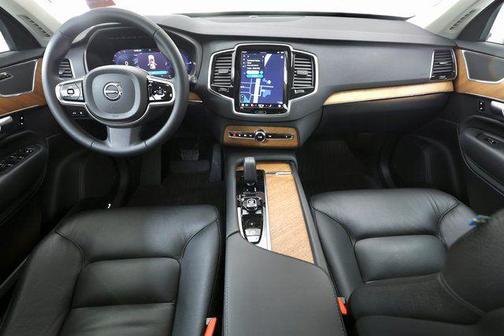 2023 Volvo XC90 Recharge Plug-In Hybrid T8 Plus Dark Theme 7-Seater