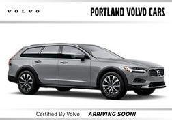 Vapour Grey Metallic 2025 Volvo V90 Cross Country Ultra, B6 AWD Gas (mild hybrid)
