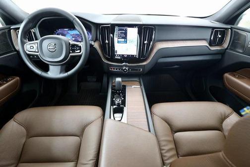 2023 Volvo XC60 Recharge Plug-In Hybrid T8 Plus Bright Theme
