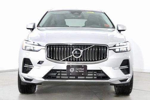 2023 Volvo XC60 Recharge Plug-In Hybrid T8 Plus Bright Theme
