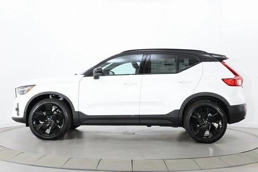 2026 Volvo XC40 B5 Ultra Black Edition