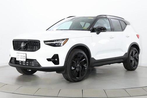 2026 Volvo XC40 B5 Ultra Black Edition