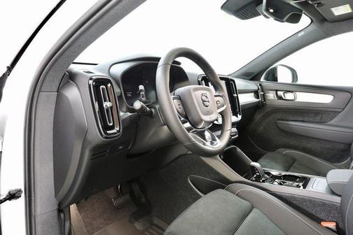 2026 Volvo XC40 B5 Ultra Black Edition