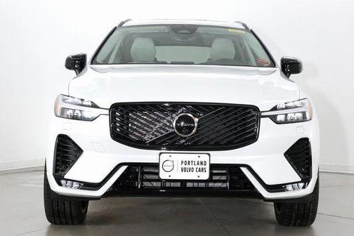 Crystal White Metallic 2026 Volvo XC60 B5 Ultra