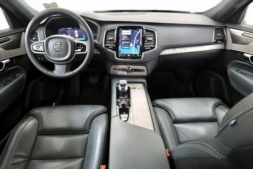 2023 Volvo XC90 Recharge Plug-In Hybrid T8 Ultimate Bright Theme 7-Seater